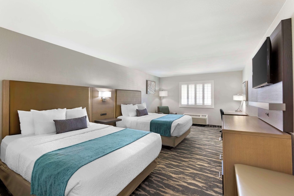 Standard Room, 2 Queen Beds, Non Smoking, Refrigerator & Microwave - Photo 2