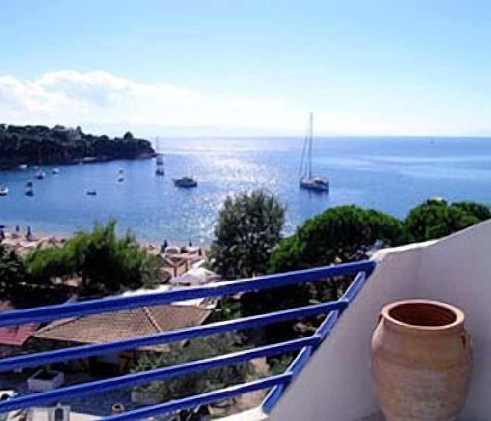 Studio, Sea View