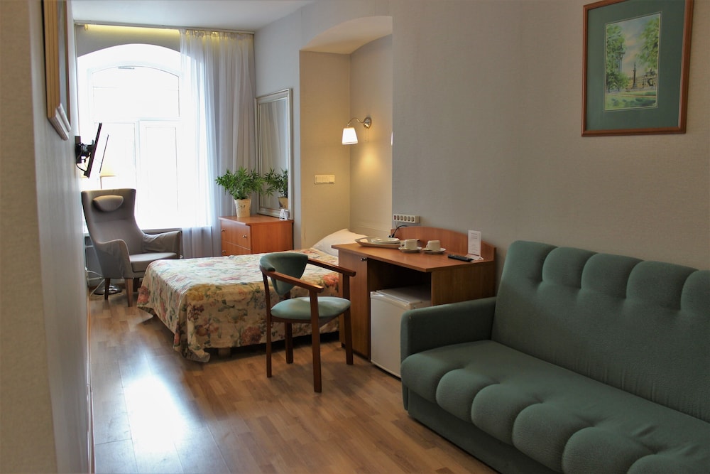 Standard Triple Room, City View