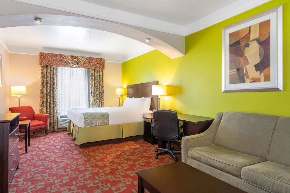 Suite, 1 King Bed, Non Smoking - Photo 1