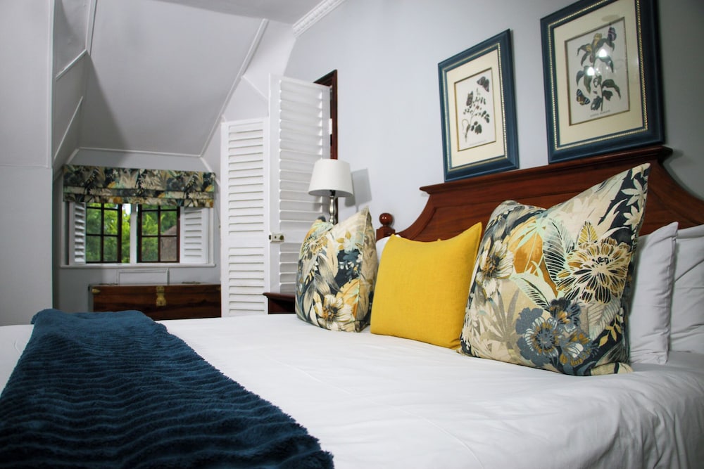 Family Room, 2 Bedrooms