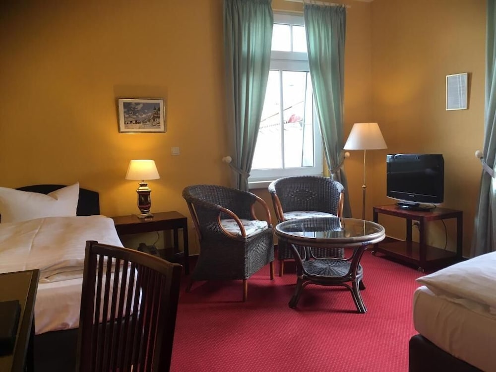 Twin Room, Partial Lake View