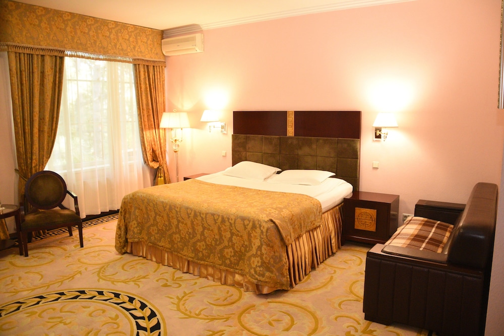 Standard Suite - Photo 2