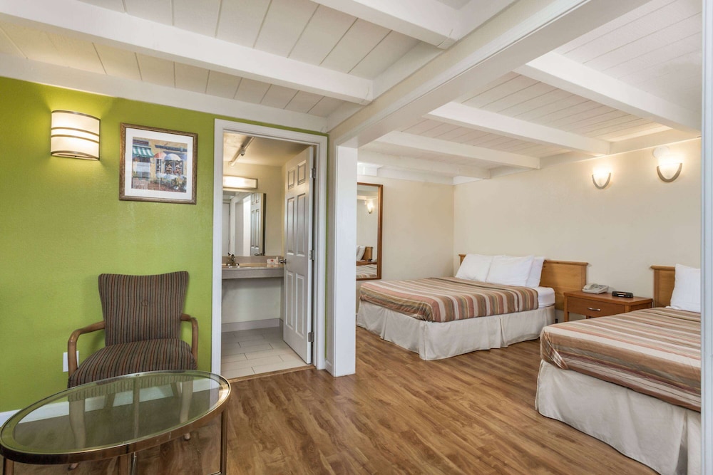 Studio, 2 Queen Beds, Non Smoking - Photo 3