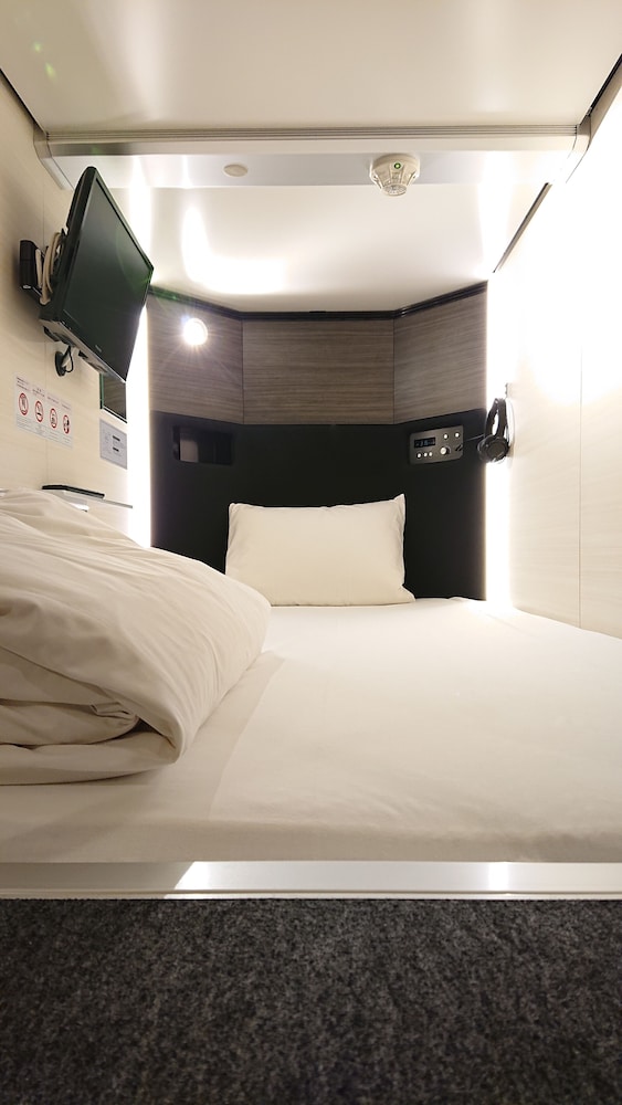 Shared Dormitory, Women only, Non Smoking (Capsule, With TV, No cleaning) photo 3