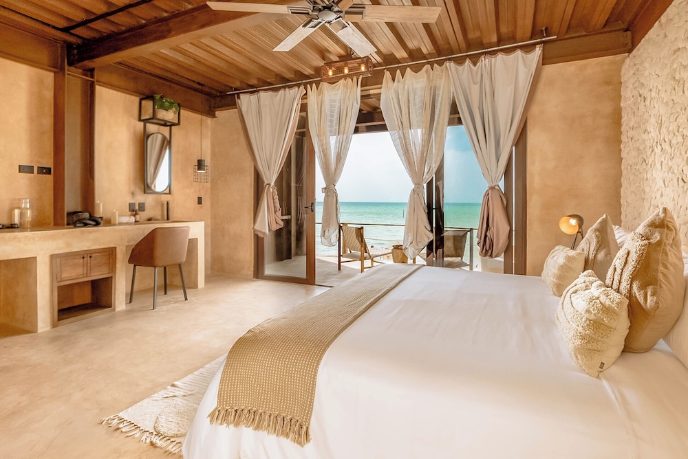 Junior Room, Bathtub, Sea View