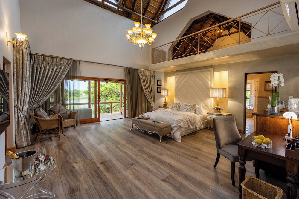 Luxury Double Room, 1 King Bed, Pool View, Lakeside
