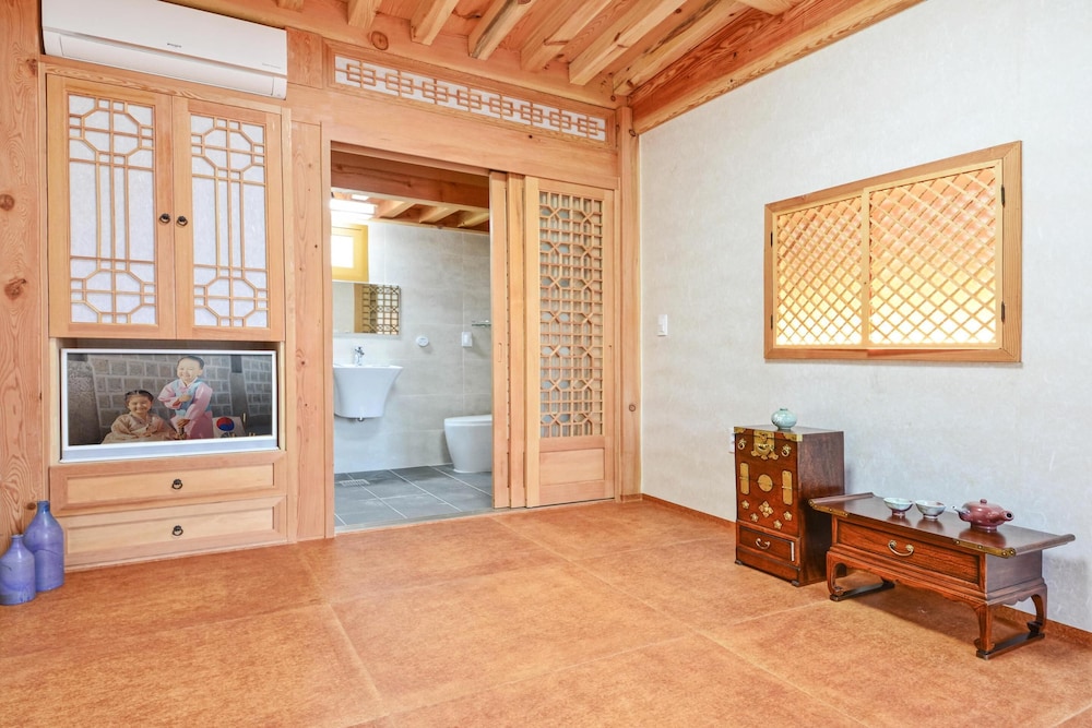 Basic Room, 1 Bedroom (Hwarangjae C) - Photo 2