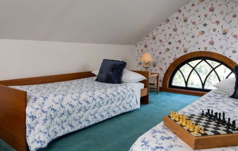 Room, Private Bathroom (The Loft #9)