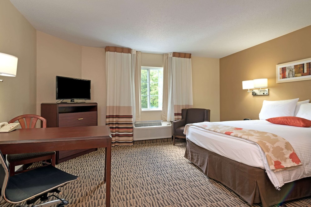 Standard Room, 1 Queen Bed, Non Smoking - Photo 3