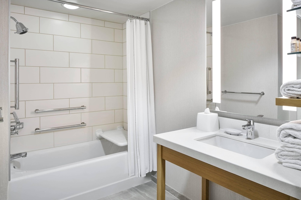 Suite, 1 Bedroom photo 3