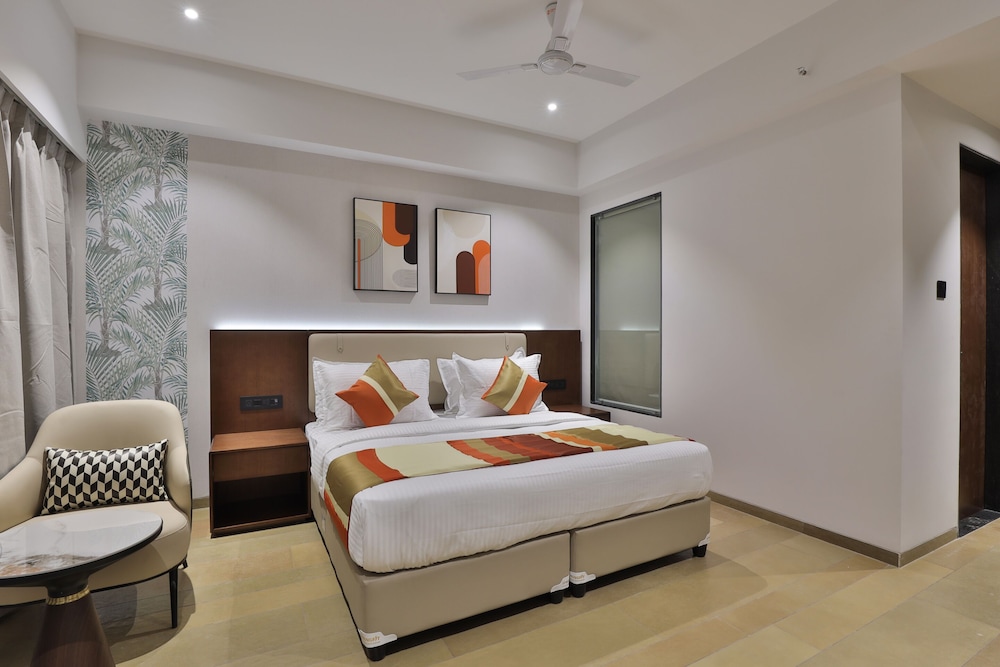 Deluxe Room - Photo 5