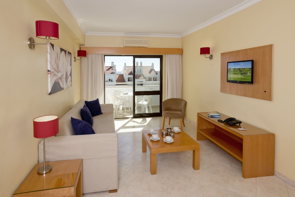 Available room thumbnail 6