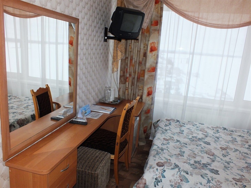 Economy Twin Room photo 2