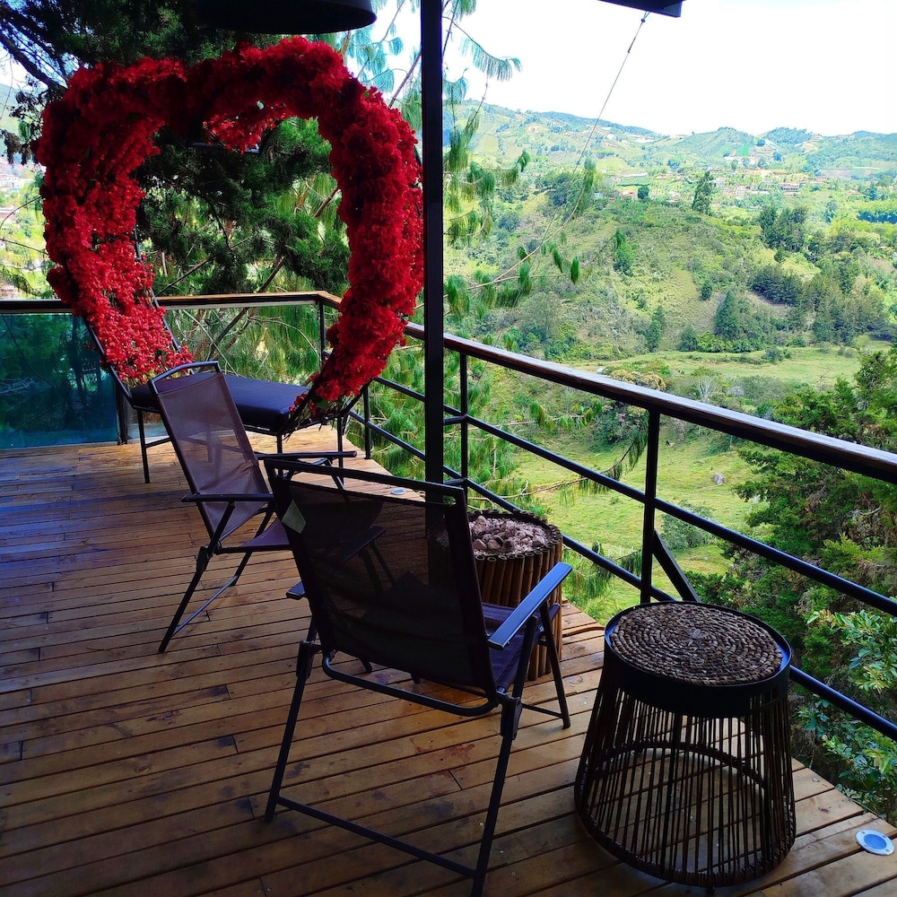 Deluxe Cabin, Balcony, Mountain View photo 1