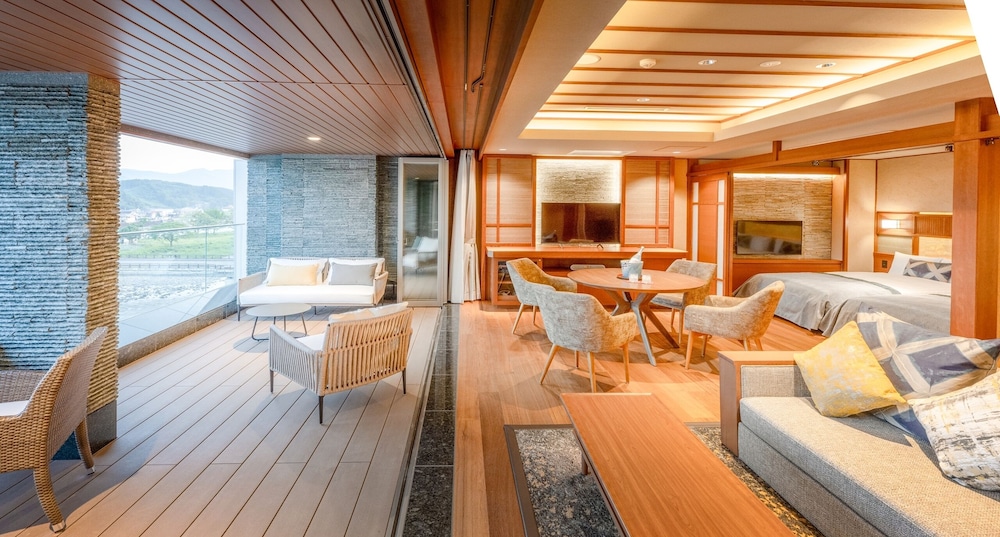 Panoramic Suite with Private Open-air Bath, Non Smoking, River View