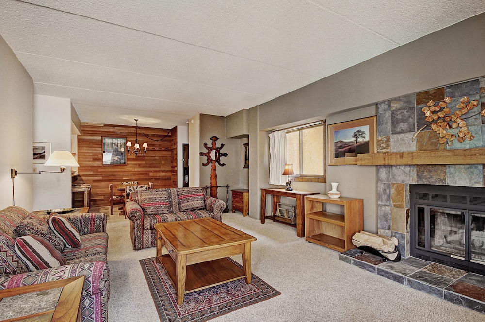 Condo, 1 Bedroom - Photo 1