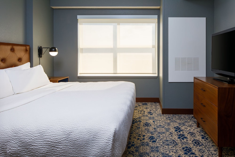 Suite, 1 Bedroom - Photo 4
