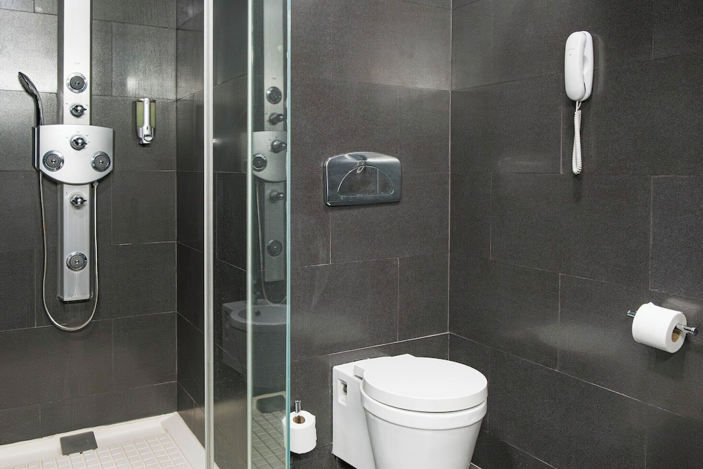 Premium Double Room - Photo 9