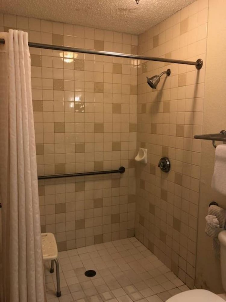 Deluxe Room, 2 Queen Beds, Accessible - Photo 7