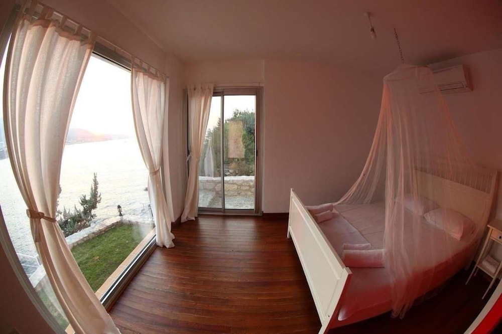 Romantic Suite, Sea View photo 1