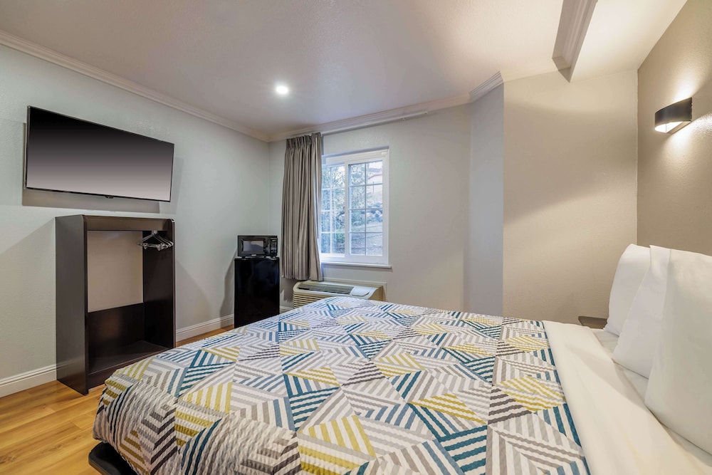 Standard Room, 1 Queen Bed, Accessible, Non Smoking photo 3