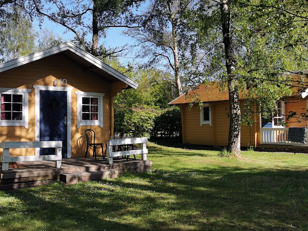Basic Cabin - shared toilet/shower - Bed linen excluded