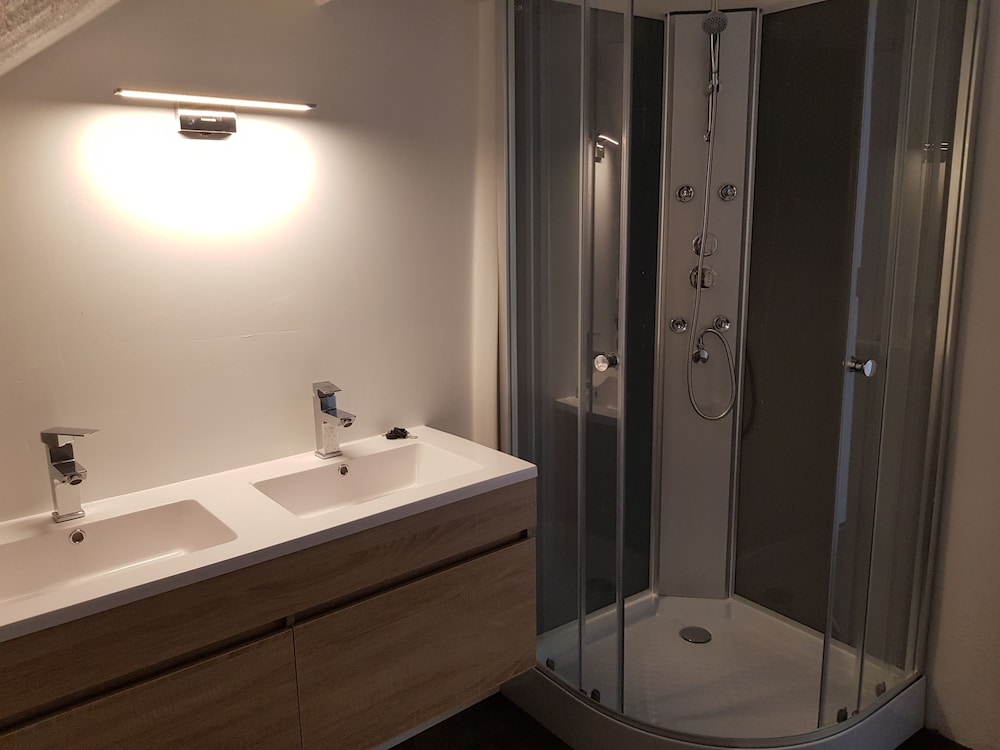 Deluxe Room - Photo 3