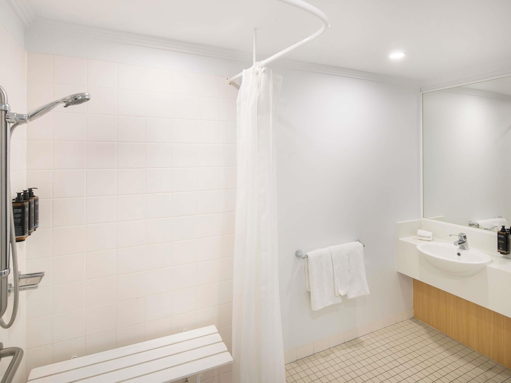 Superior Room, 1 Queen Bed (Accessible) - Photo 3