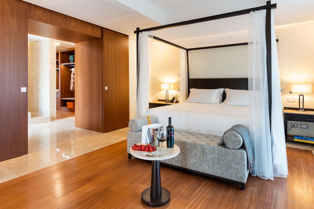 Premium Suite - Photo 6