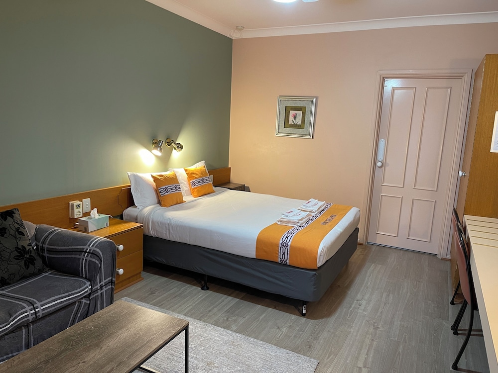 Standard Room, 1 Queen Bed photo 1