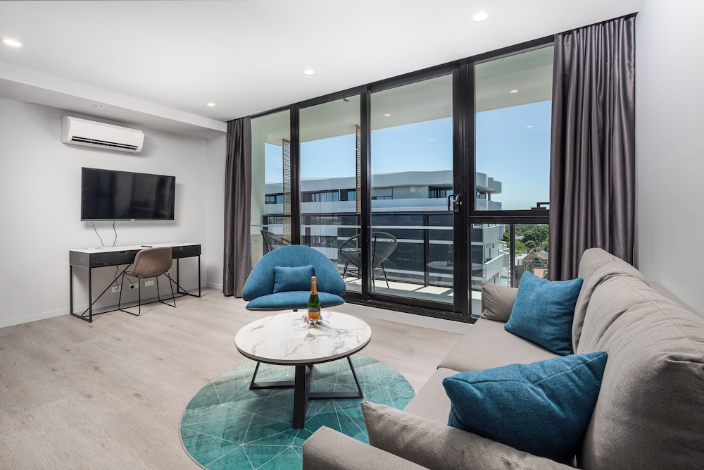 Interconnecting Apartment photo 1