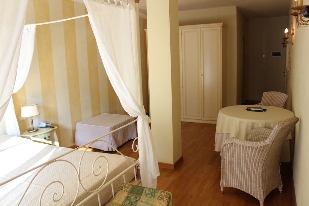 Family Studio Suite, Balcony, Lake View