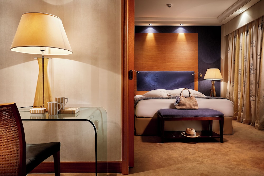 Executive Suite Park - Photo 8