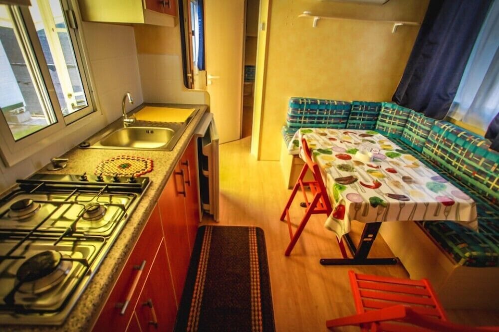 Mobile Home photo 3
