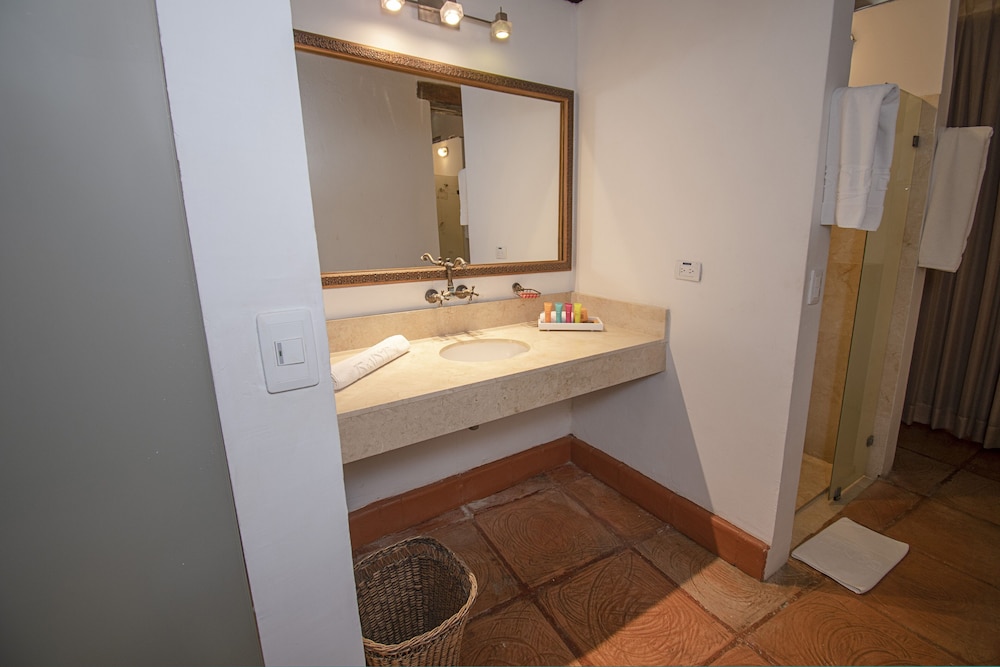 Studio Suite, 1 King Bed, Non Smoking - Photo 7