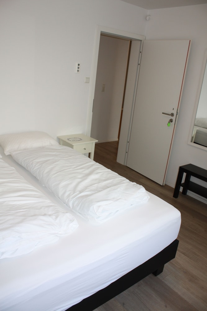Basic Double Room, Shared Bathroom photo 3