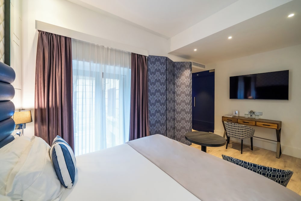 Double or Twin Room (Boutique) - Photo 6