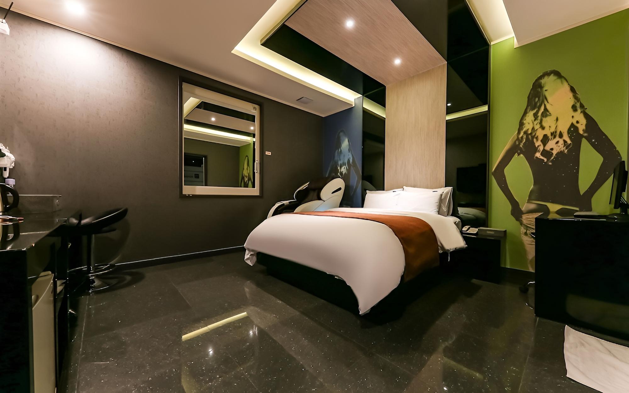 Room (Massage Chair Room) photo 2