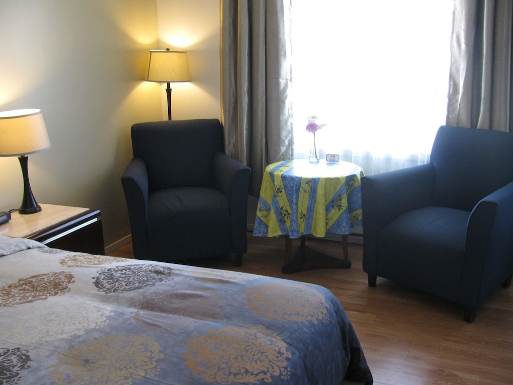 Deluxe Room, 1 Queen Bed photo 1