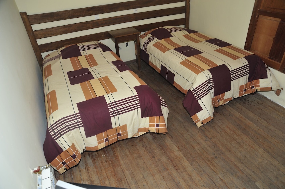 Double Room, 2 Twin Beds, Shared Bathroom photo 1