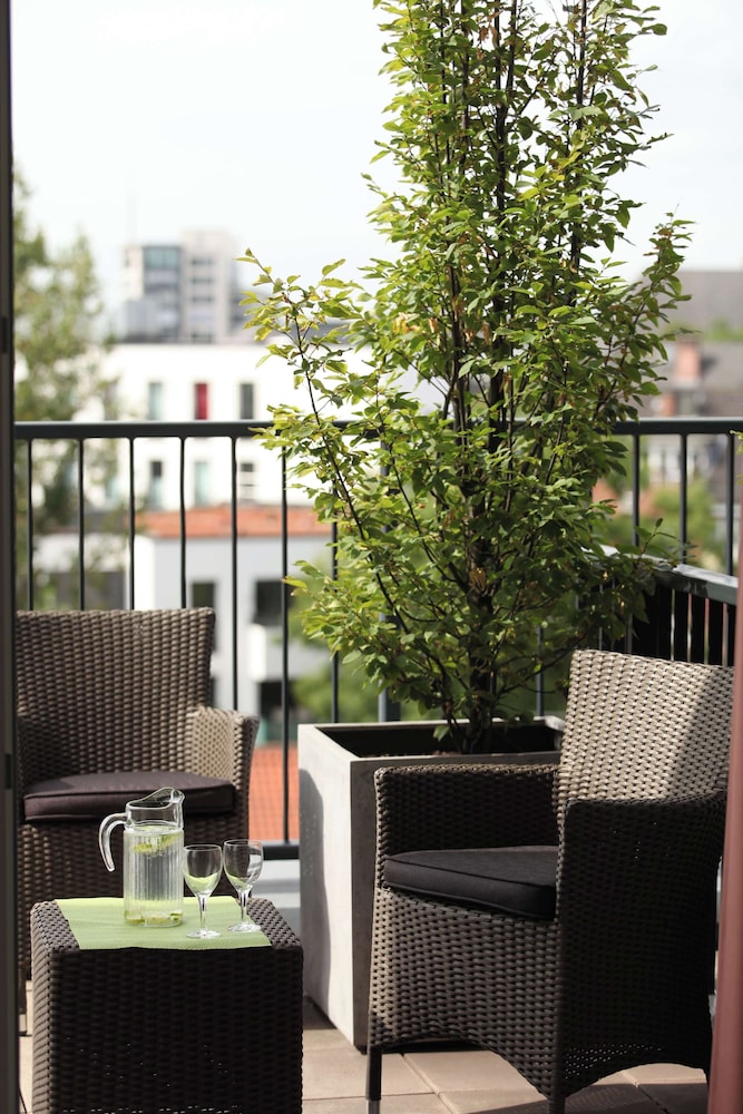 Suite, Balcony