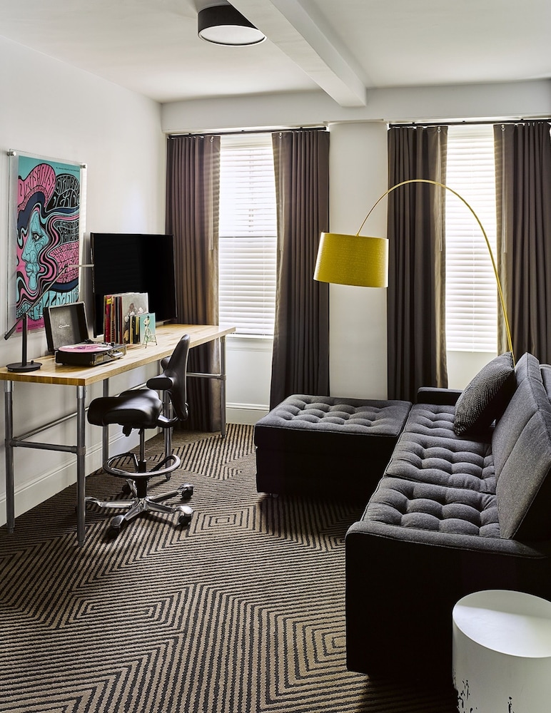 Suite, 1 King Bed with Sofa bed (King)