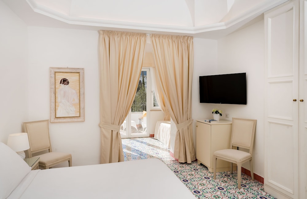 Family Room, Terrace thumbnail 6