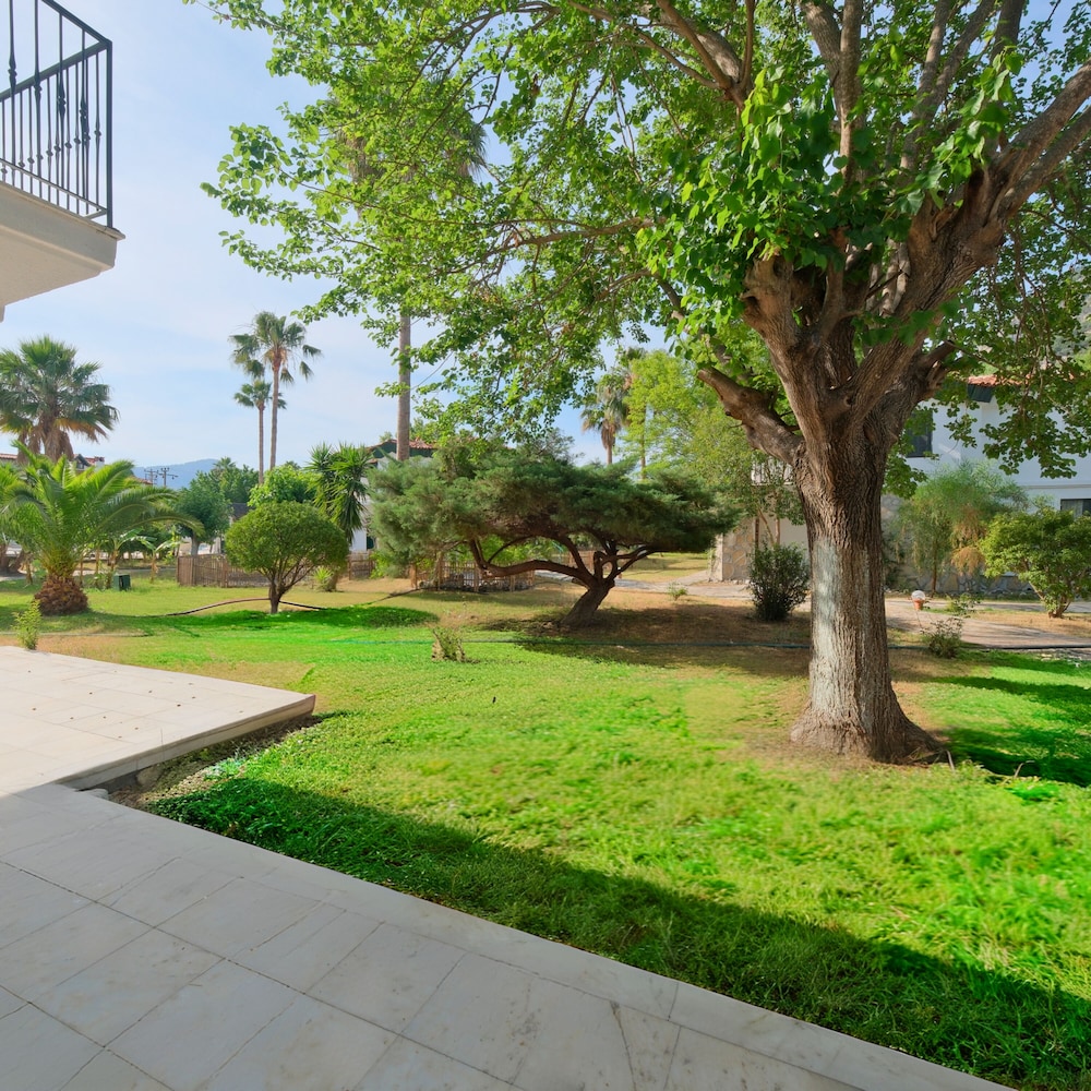 Family Room, 2 Bedrooms, Garden View photo 3