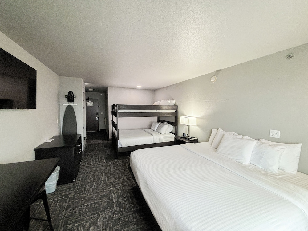 Family Room (King and Bunk Bed) photo 1