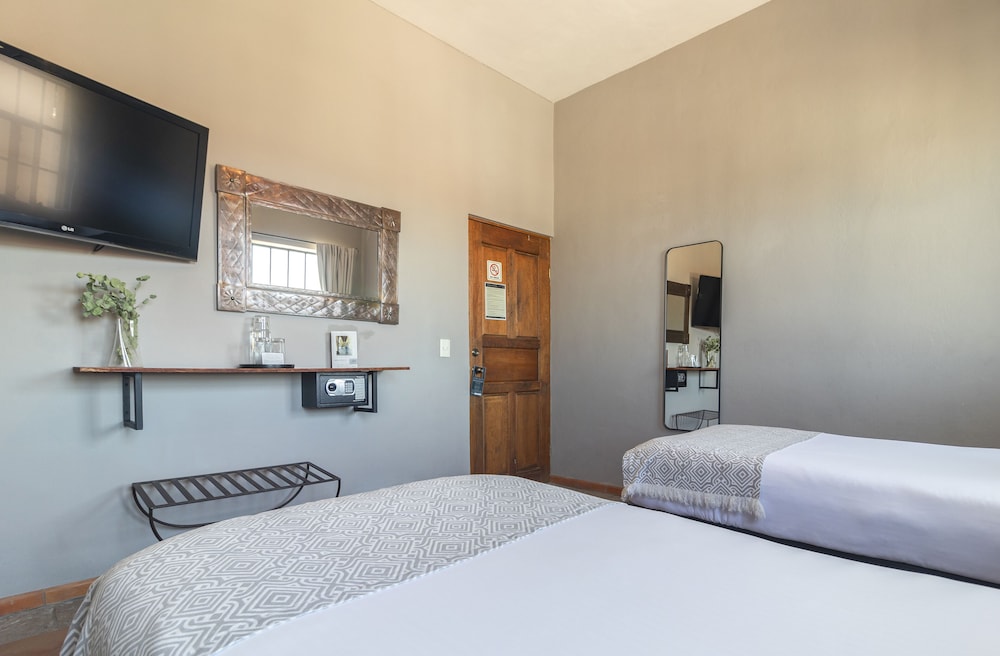 Standard Twin Room photo 2