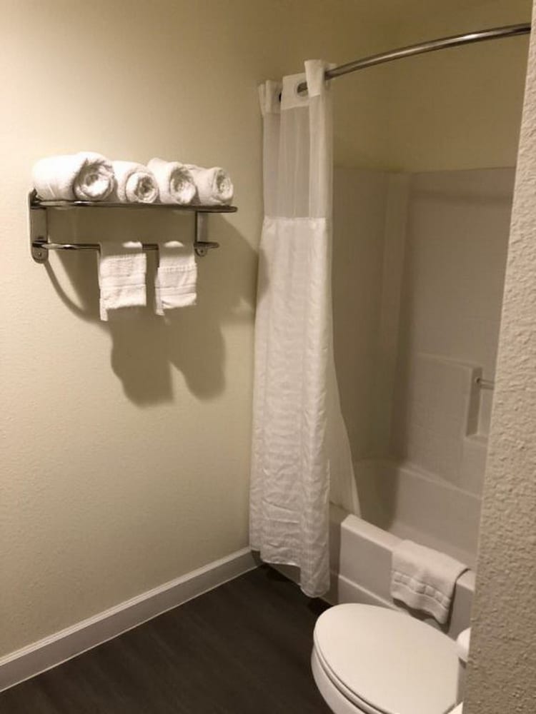 Standard Room, 2 Queen Beds, Accessible - Photo 5