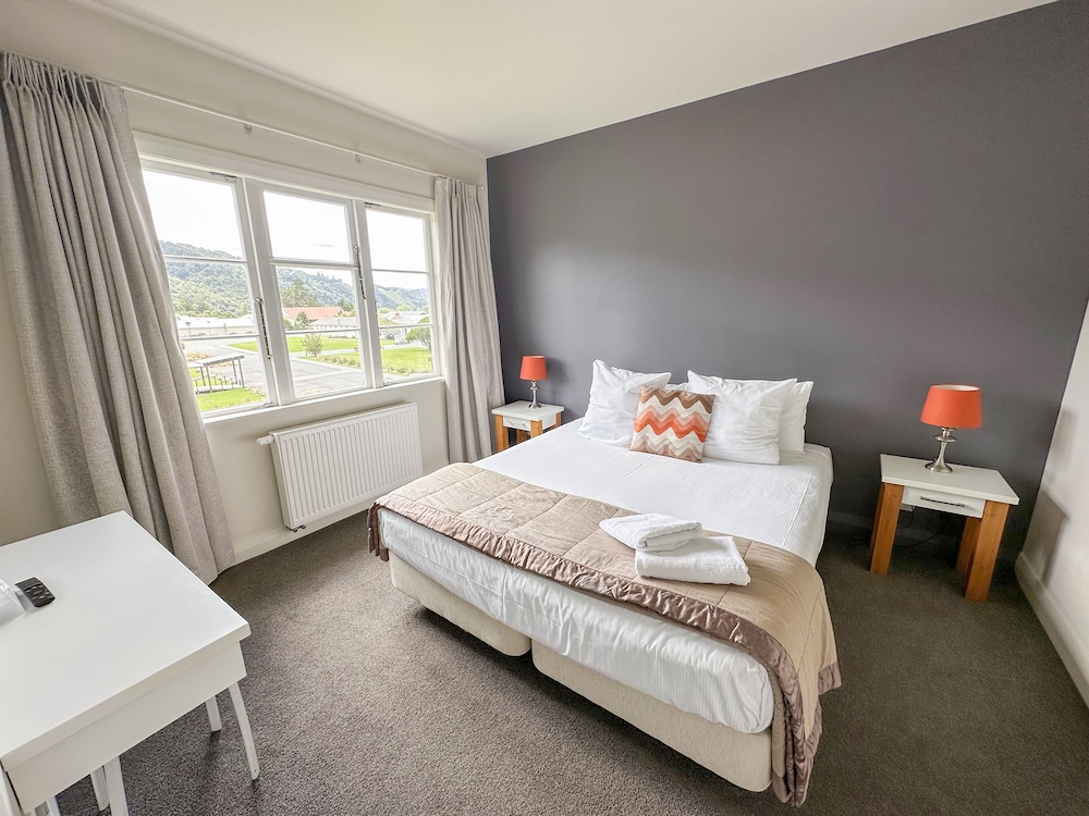 2-Bed Stonewall Studio