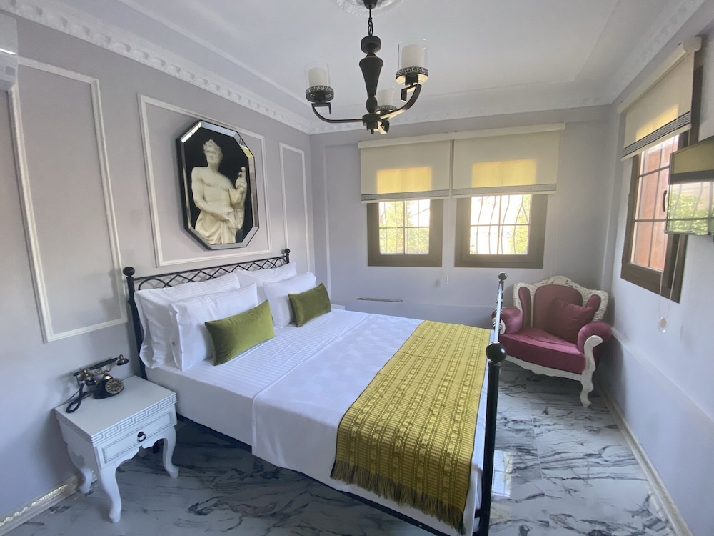 Standard Double Room - Photo 14